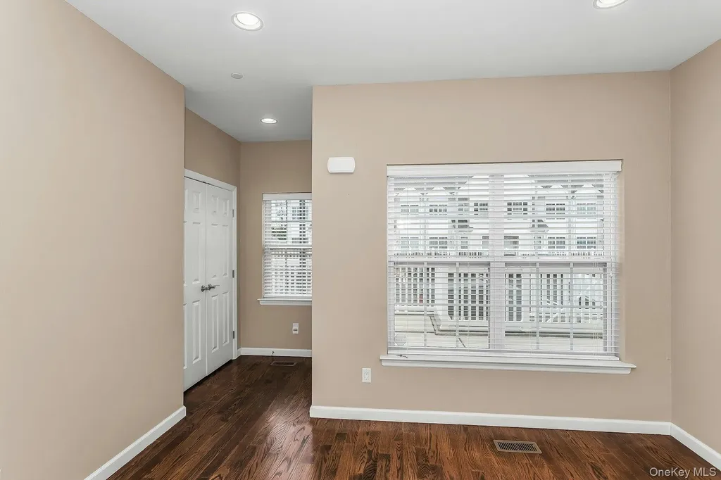 28 Spring Drive Seaford NY 11783