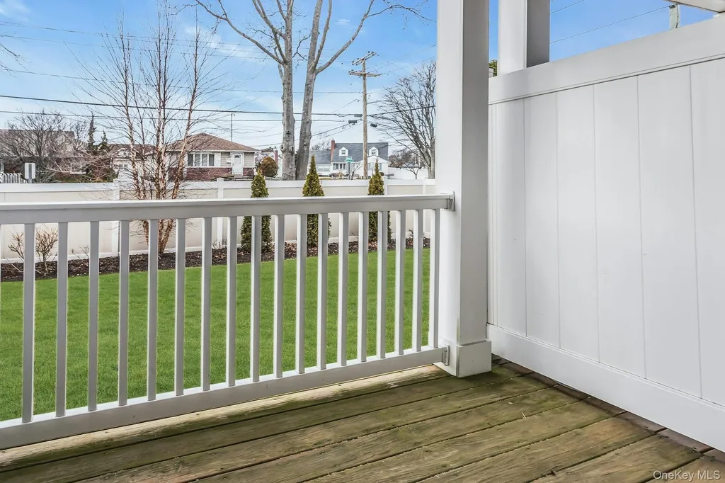 28 Spring Drive Seaford NY 11783