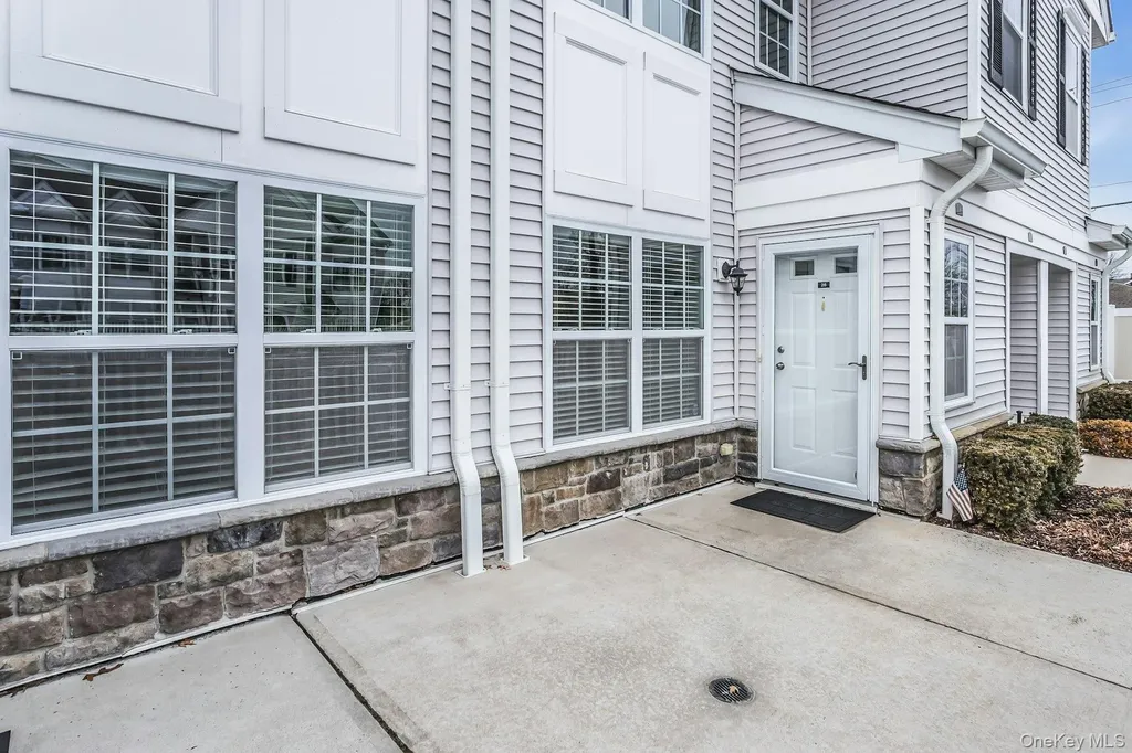 28 Spring Drive Seaford NY 11783