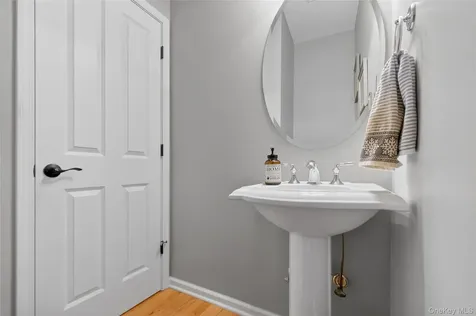 310 Bridgeview Drive Poughkeepsie NY 12601
