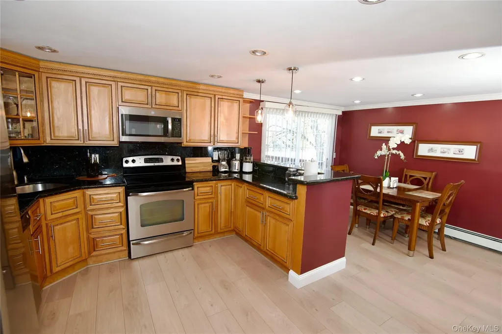 528 14th Street West Babylon NY 11704