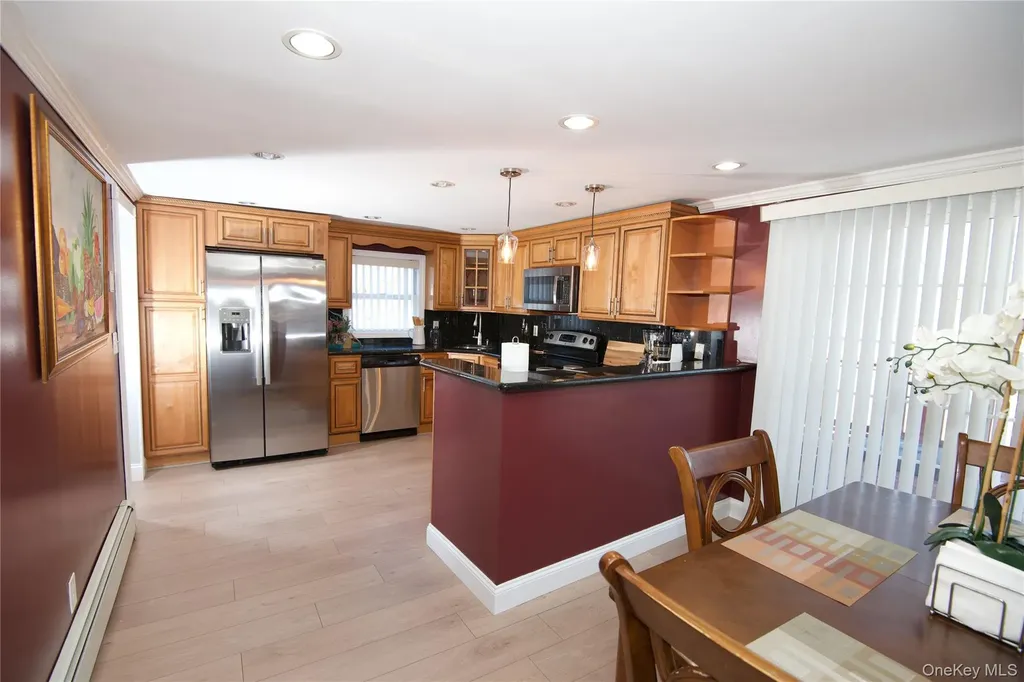 528 14th Street West Babylon NY 11704