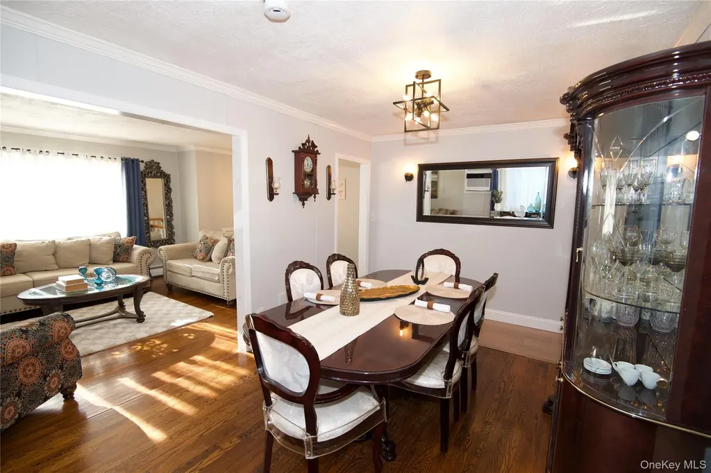 528 14th Street West Babylon NY 11704