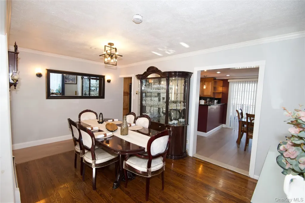 528 14th Street West Babylon NY 11704