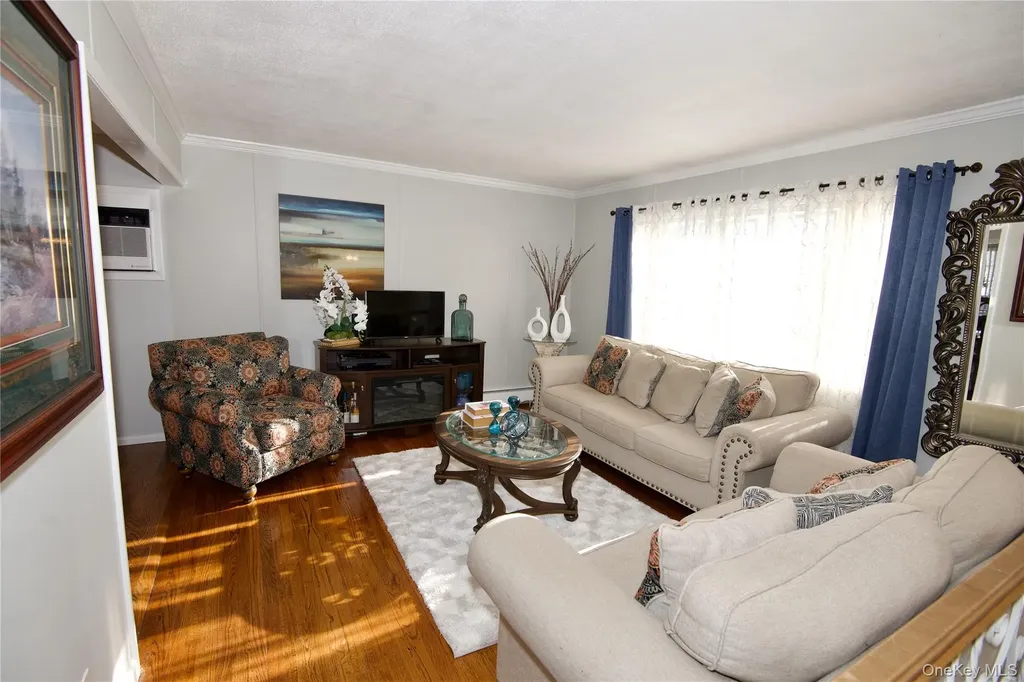 528 14th Street West Babylon NY 11704