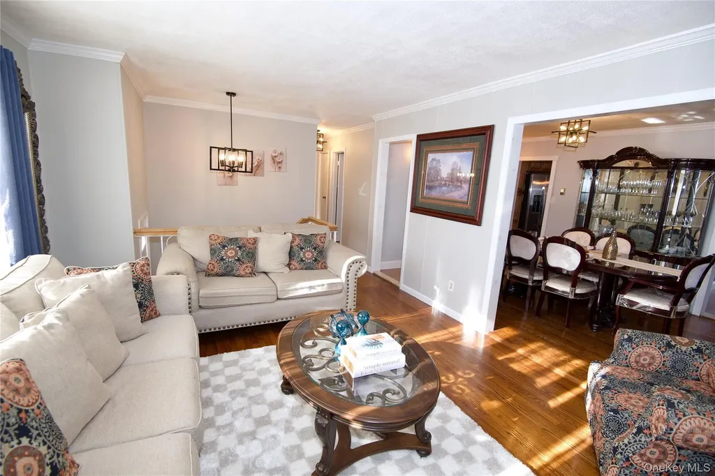 528 14th Street West Babylon NY 11704