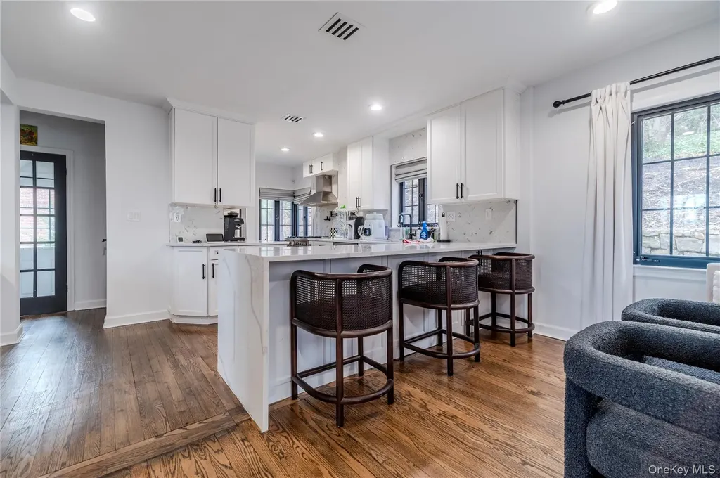 15 Sinclair Martin Drive Roslyn NY 11576