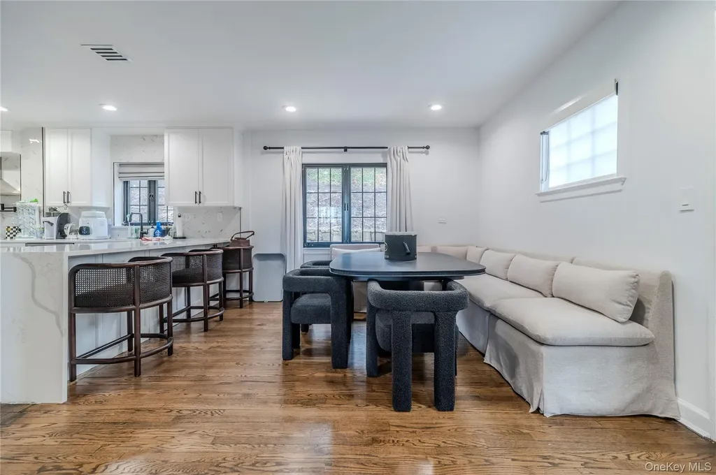 15 Sinclair Martin Drive Roslyn NY 11576
