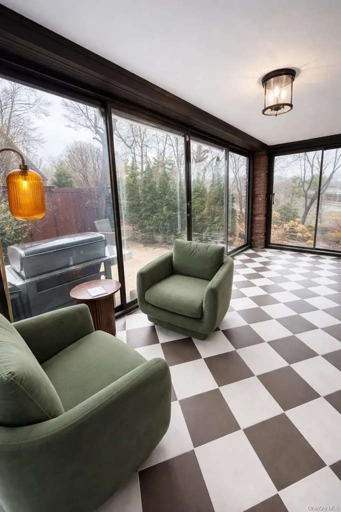 15 Sinclair Martin Drive Roslyn NY 11576
