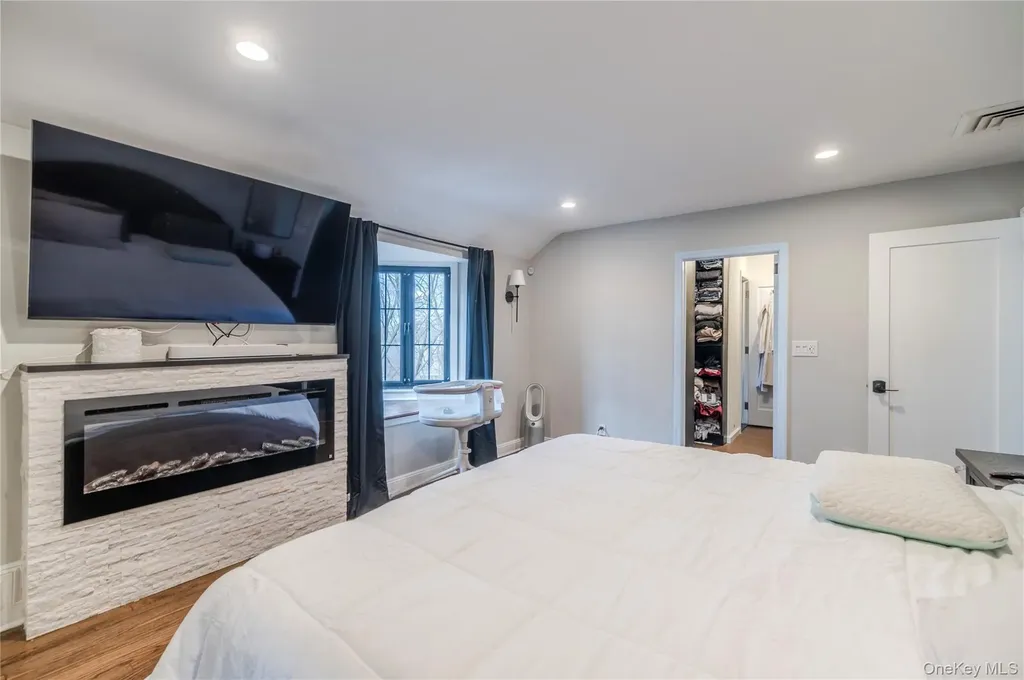 15 Sinclair Martin Drive Roslyn NY 11576