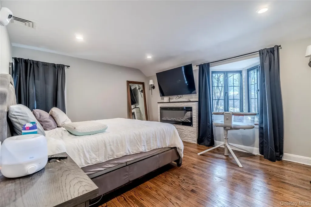 15 Sinclair Martin Drive Roslyn NY 11576