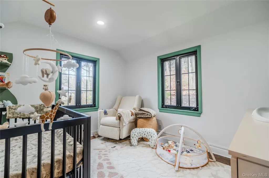 15 Sinclair Martin Drive Roslyn NY 11576