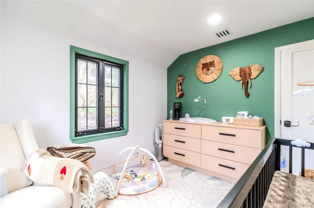 15 Sinclair Martin Drive Roslyn NY 11576