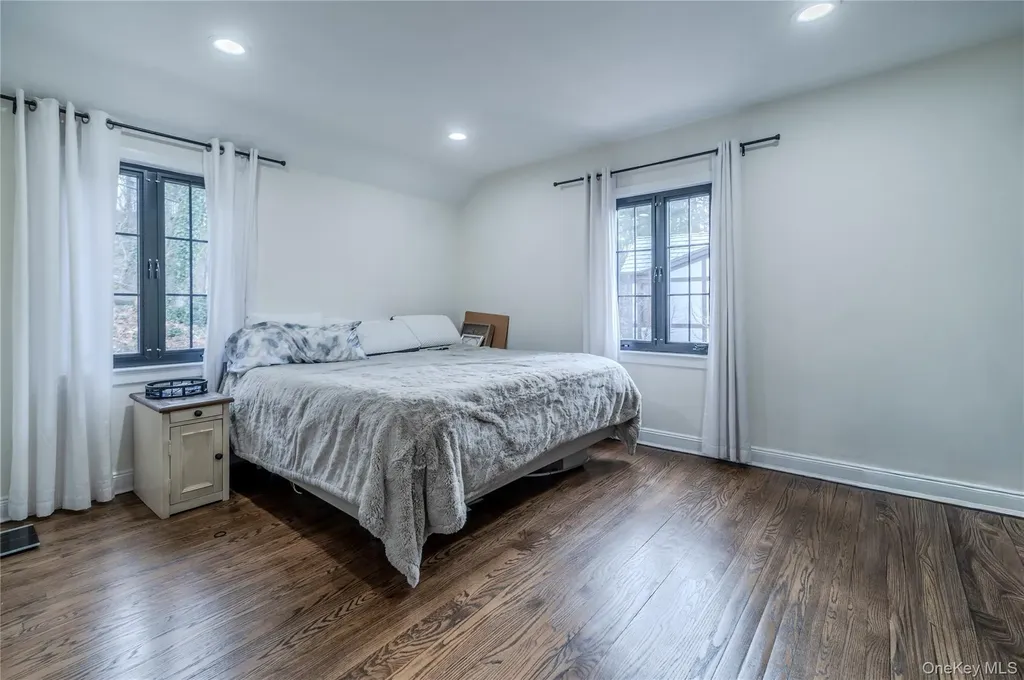 15 Sinclair Martin Drive Roslyn NY 11576