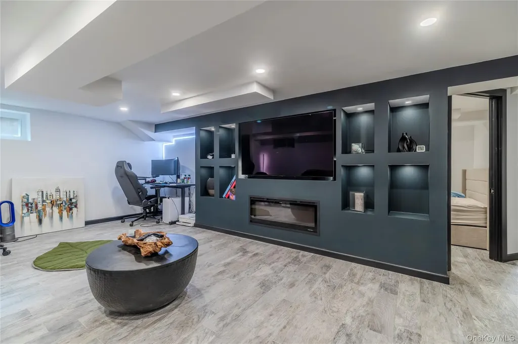 15 Sinclair Martin Drive Roslyn NY 11576