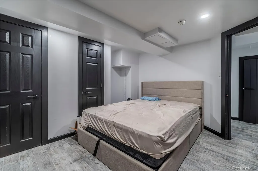 15 Sinclair Martin Drive Roslyn NY 11576