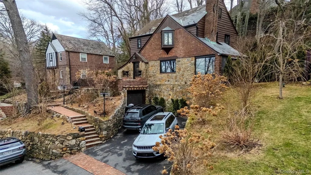 15 Sinclair Martin Drive Roslyn NY 11576