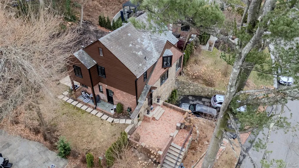 15 Sinclair Martin Drive Roslyn NY 11576