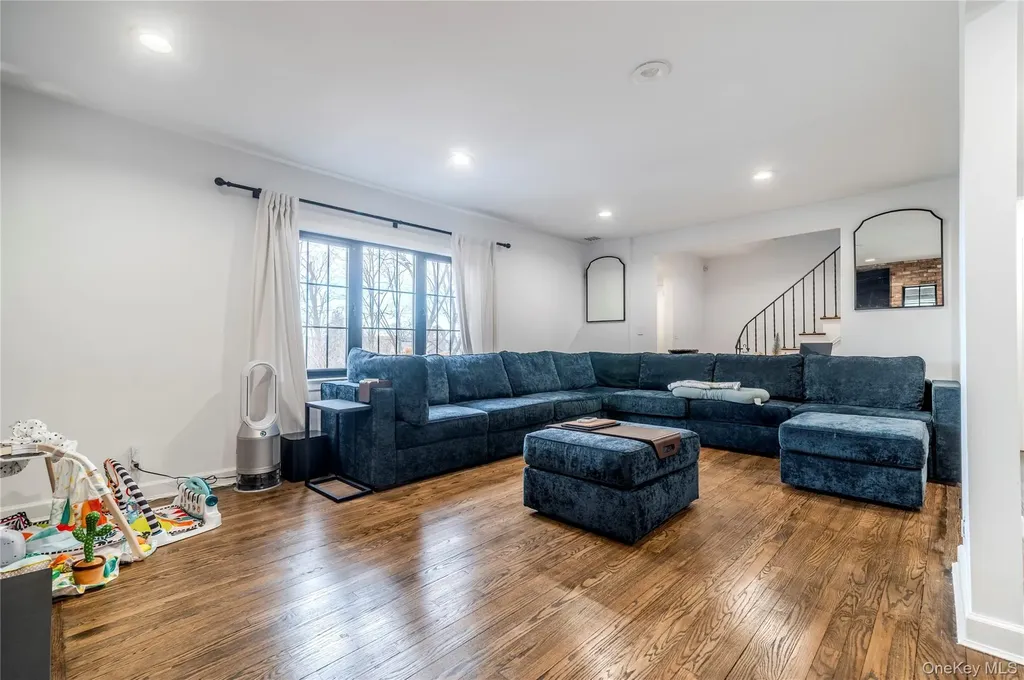 15 Sinclair Martin Drive Roslyn NY 11576