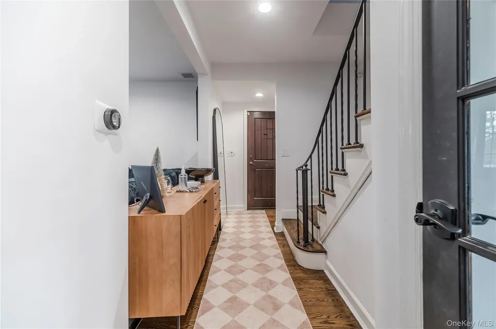 15 Sinclair Martin Drive Roslyn NY 11576