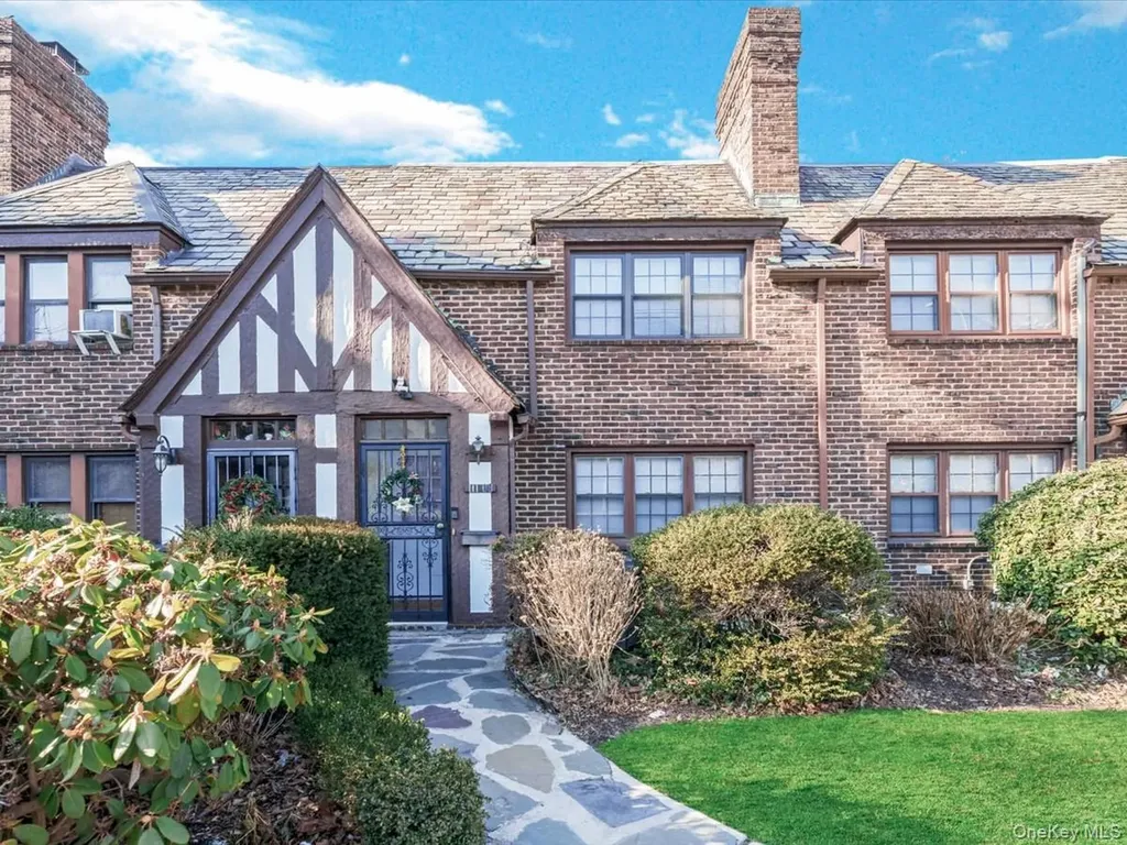 11109 75th Road Forest Hills NY 11375