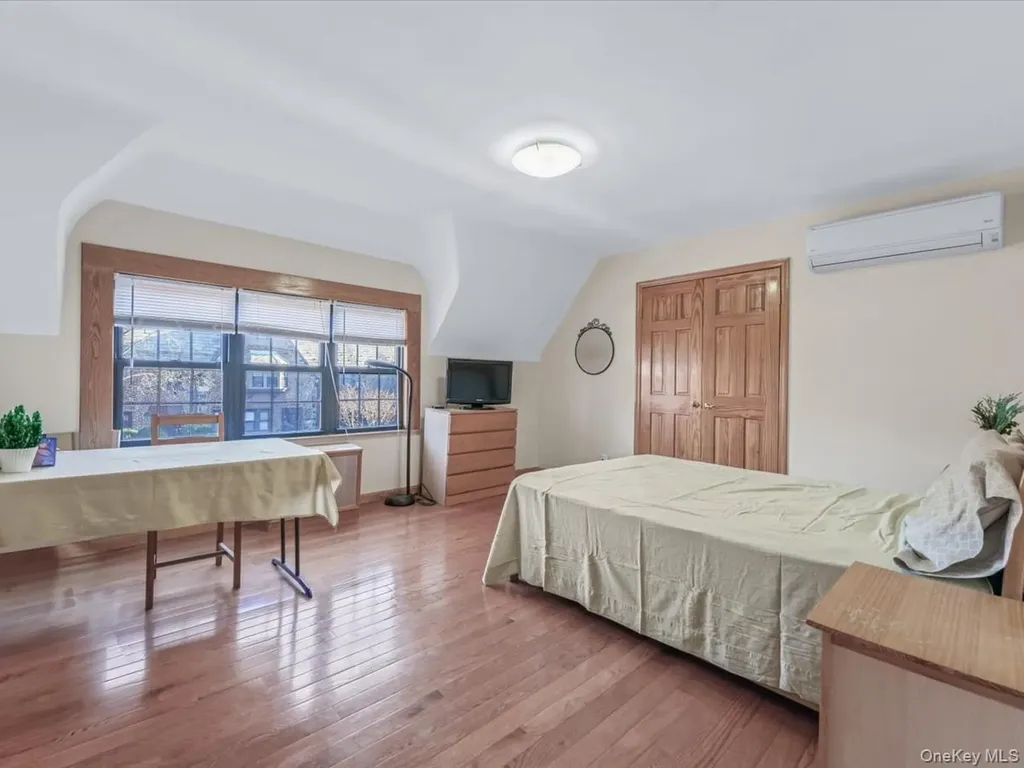 11109 75th Road Forest Hills NY 11375