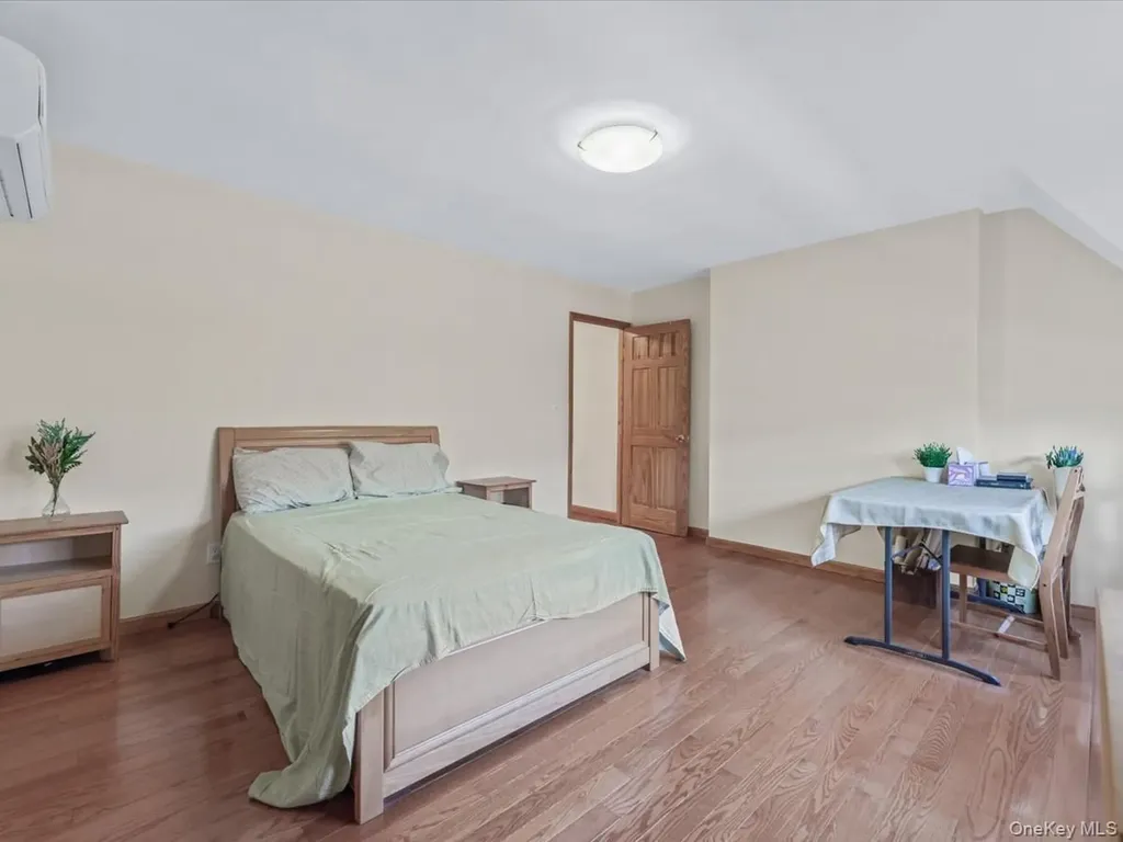 11109 75th Road Forest Hills NY 11375