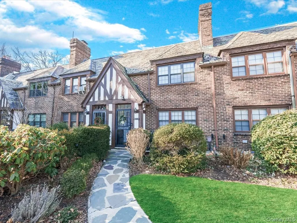 11109 75th Road Forest Hills NY 11375