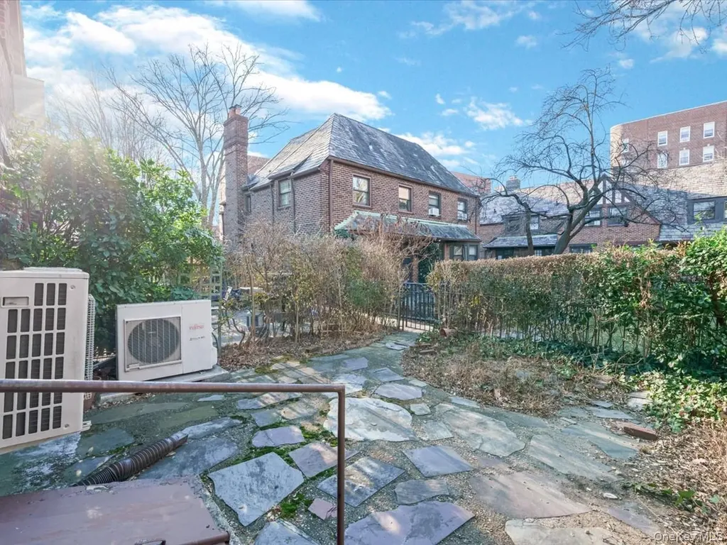 11109 75th Road Forest Hills NY 11375