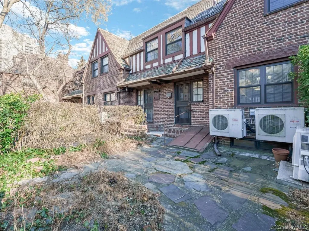 11109 75th Road Forest Hills NY 11375