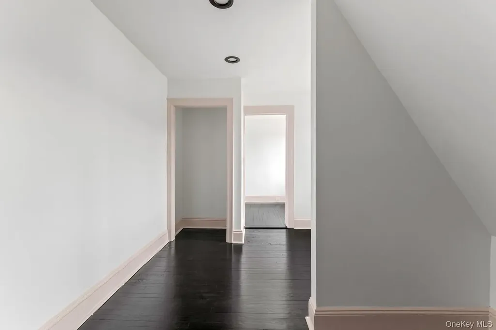 33 S Windsor Avenue Brightwaters NY 11718