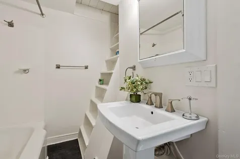 10 Albertson Street Hyde Park NY 12538