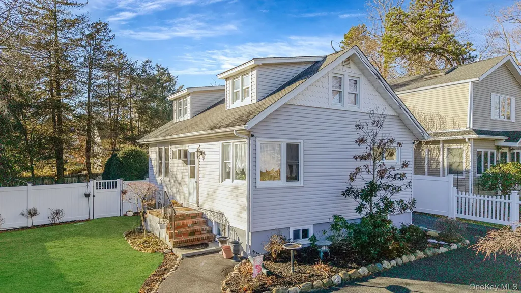 26 Neptune Road Rocky Point NY 11778