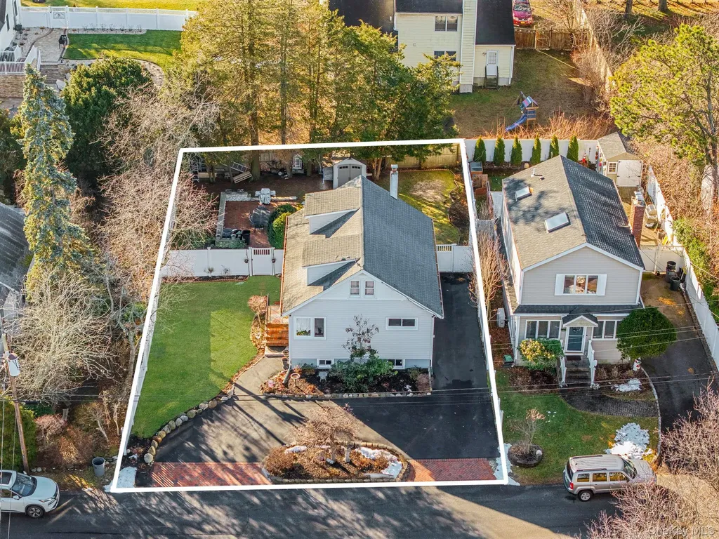 26 Neptune Road Rocky Point NY 11778