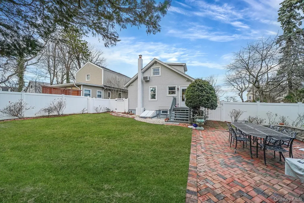 26 Neptune Road Rocky Point NY 11778