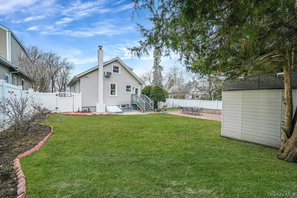 26 Neptune Road Rocky Point NY 11778