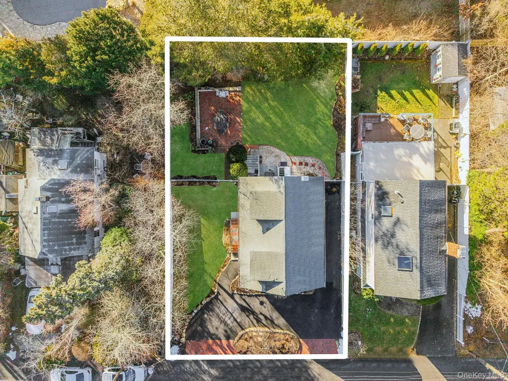 26 Neptune Road Rocky Point NY 11778