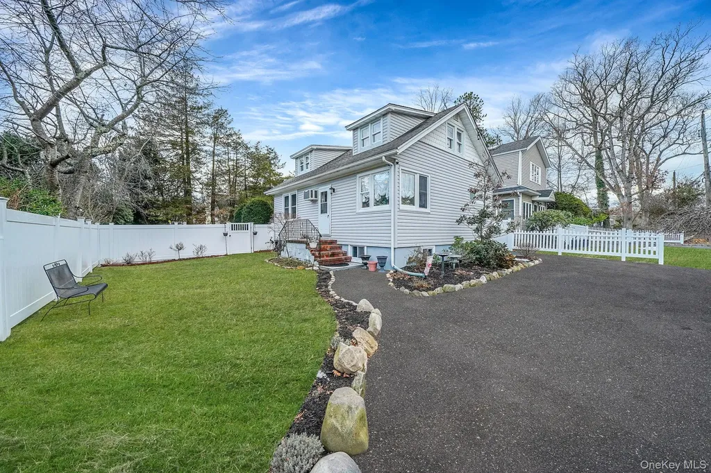 26 Neptune Road Rocky Point NY 11778
