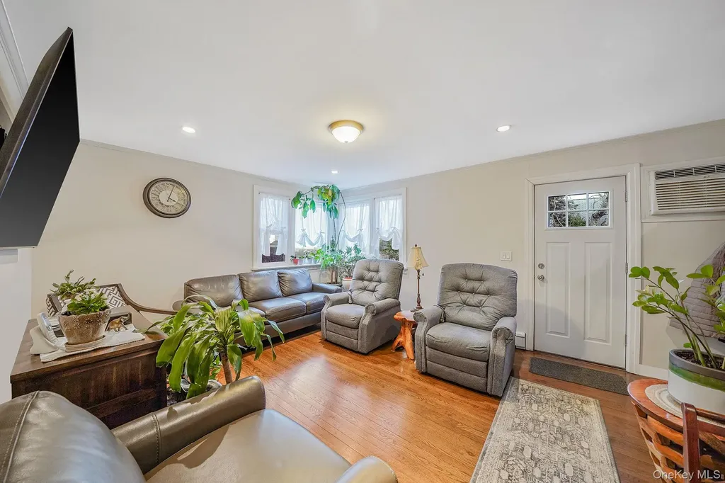 26 Neptune Road Rocky Point NY 11778