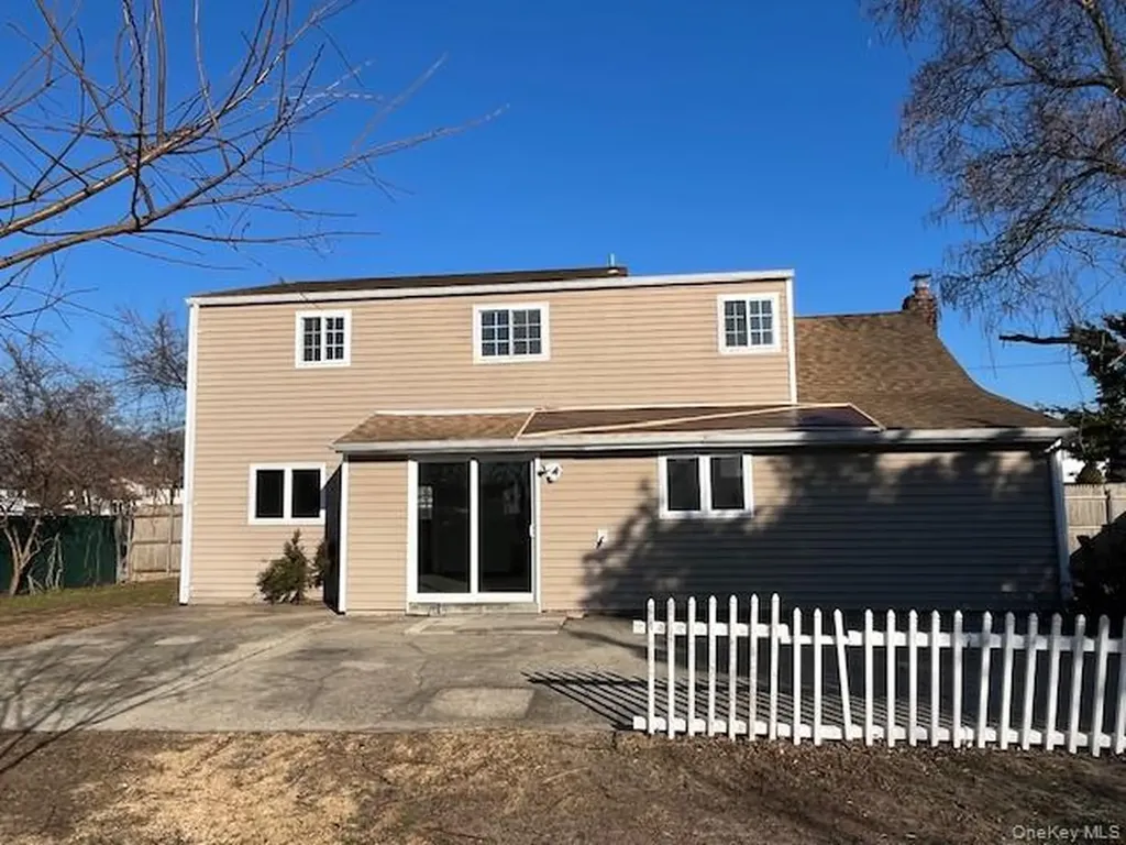 18 Lark Drive Centereach NY 11720