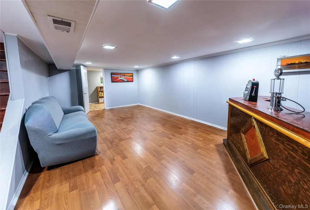 678 Front Street Hempstead NY 11550