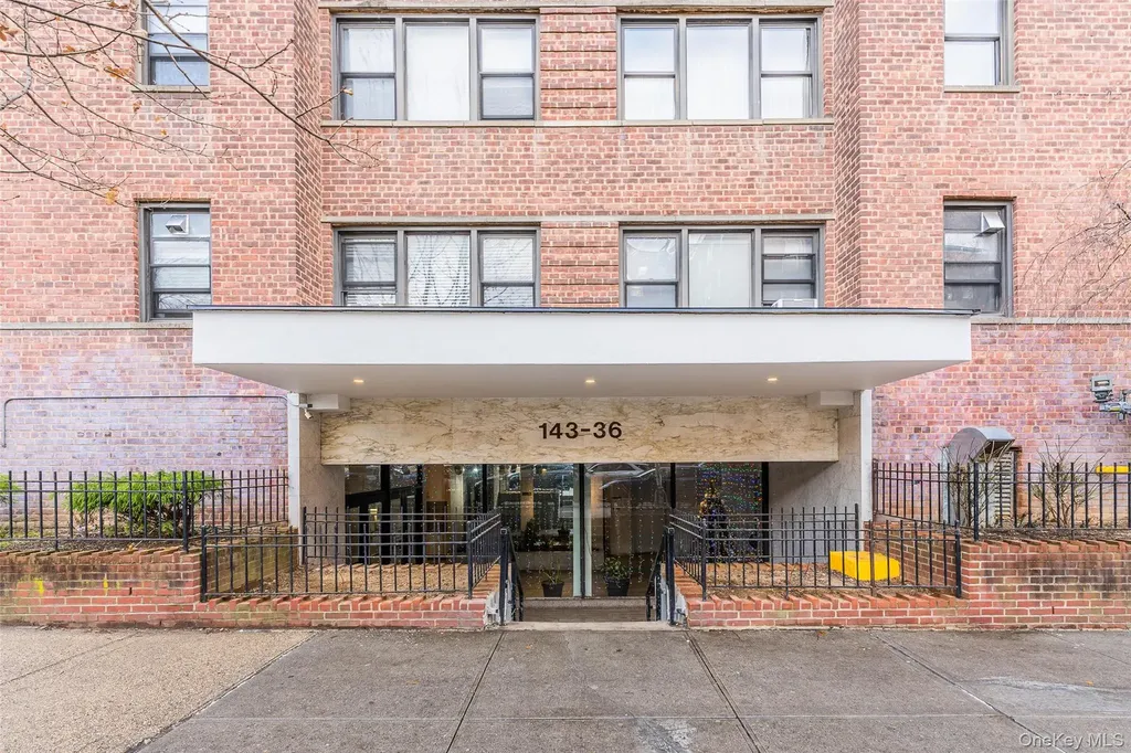 143-36 Barclay Avenue Flushing NY 11355