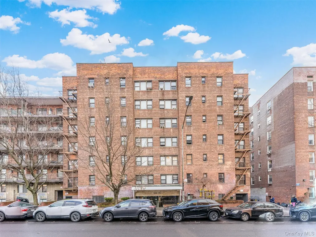 143-36 Barclay Avenue Flushing NY 11355