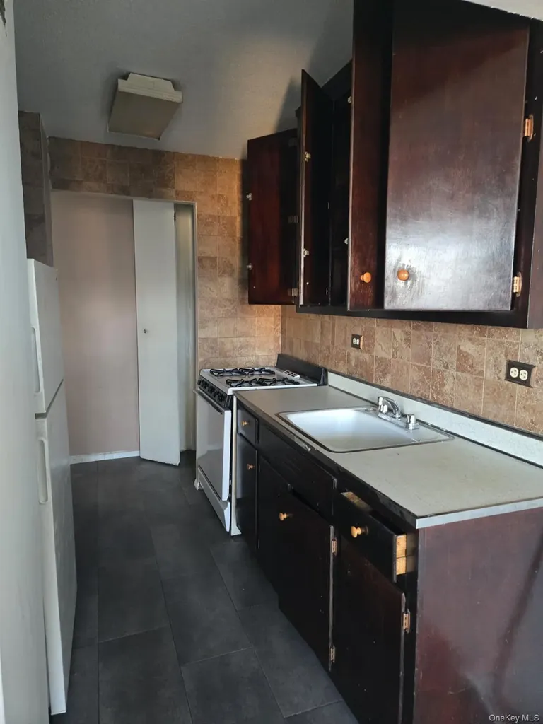 2550 Olinville Avenue Bronx NY 10467
