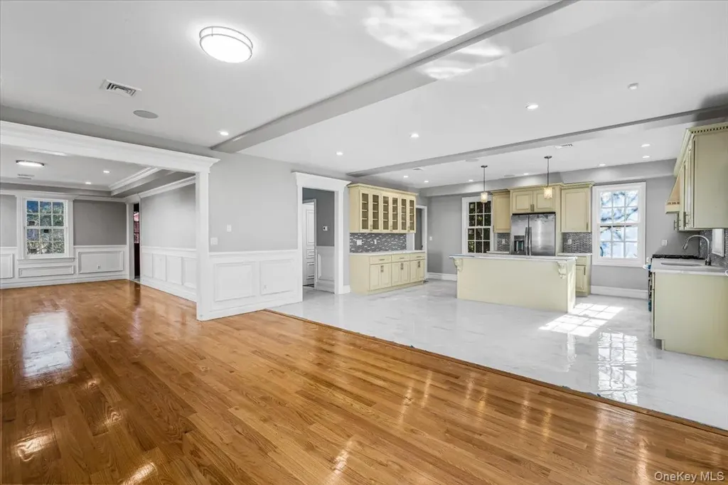 233-17 38th Drive Douglaston NY 11363