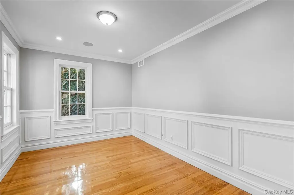 233-17 38th Drive Douglaston NY 11363