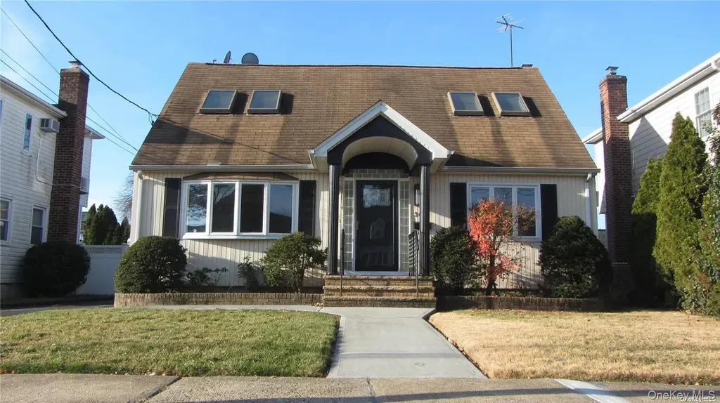 367 Columbus Parkway East Williston NY 11501