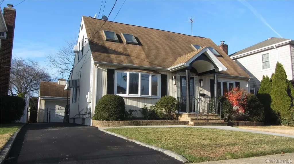 367 Columbus Parkway East Williston NY 11501