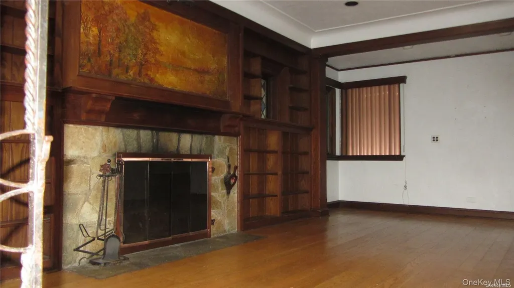 100 Hicks Lane Great Neck NY 11024