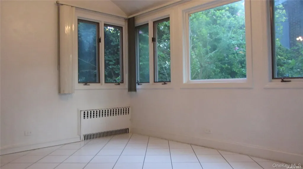 100 Hicks Lane Great Neck NY 11024